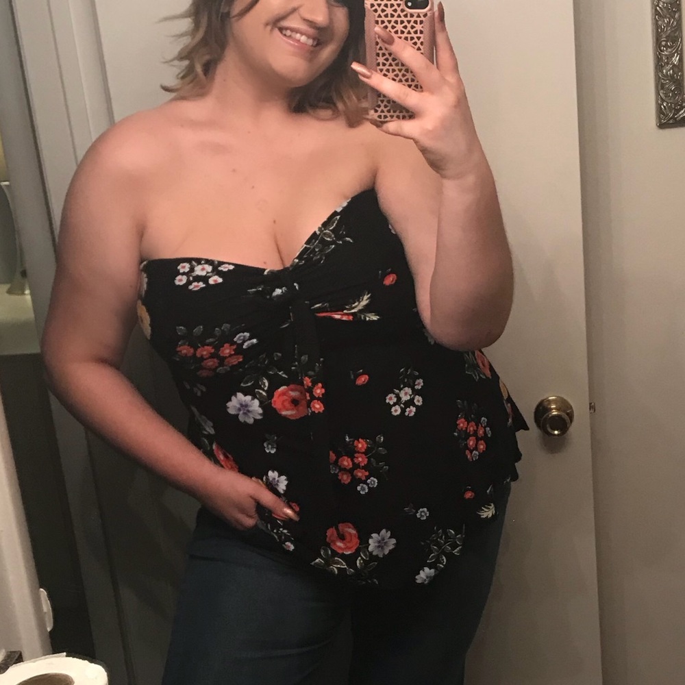 Plus-size Floral Strapless Top